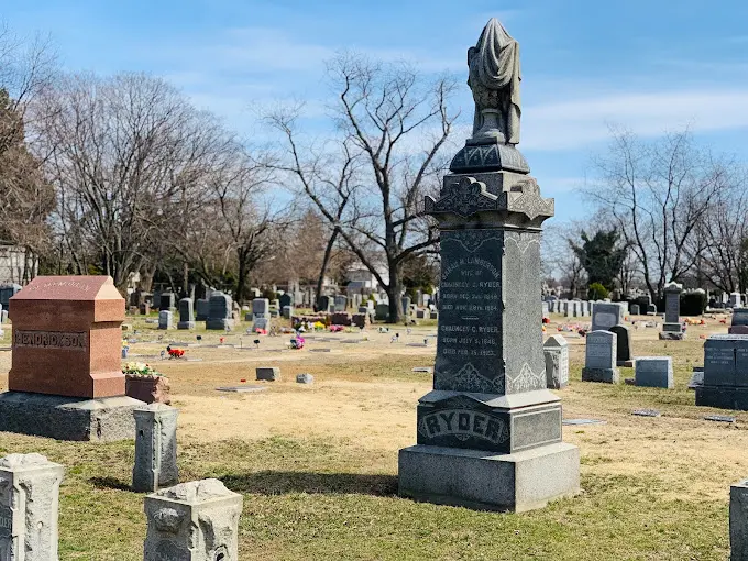 springfield cemetery monuments